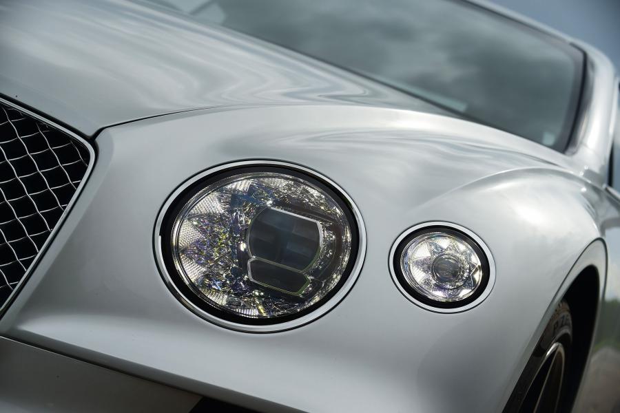 Детали экстерьера Bentley Continental GT 2018 года  (UK) (фото 8 из 40)